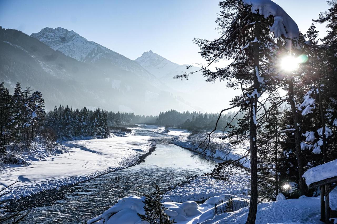 Pension & Ferienwohnungen Haus Edelweiss Holzgau Bagian luar foto